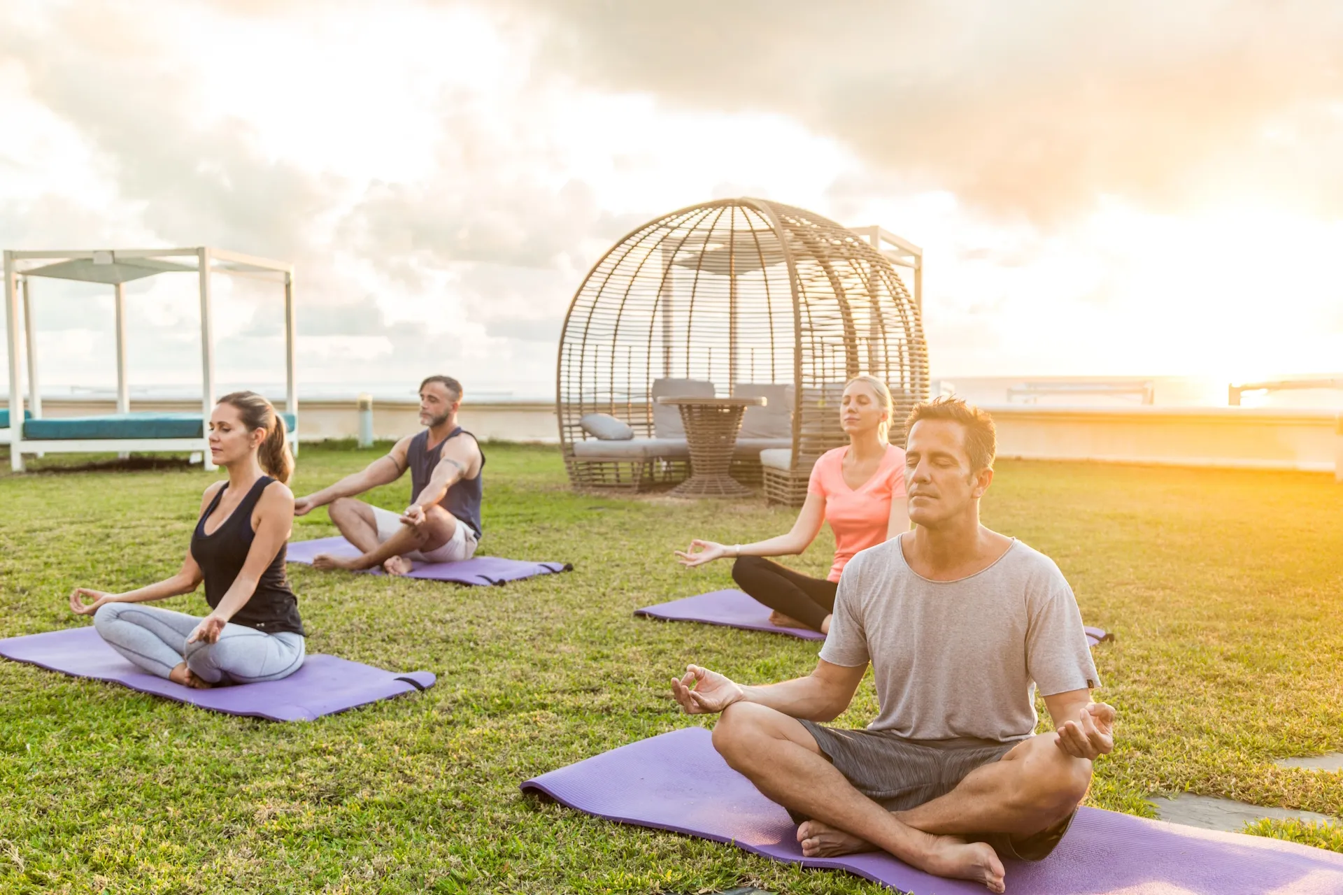 Clase de yoga en terraza